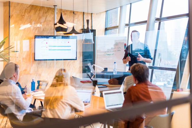 A level 10 meeting in which front and back office are aligning on a weekly basis